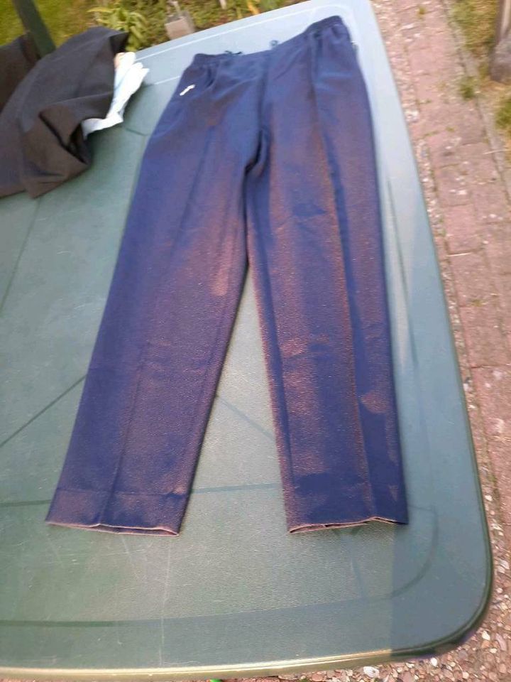 Damen Jeans und Hosen ( schwarz) Gr. 40 und 42 in Warnitz