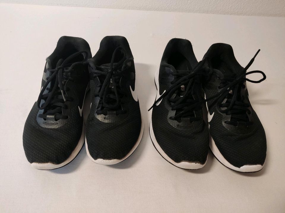 2 x Turnschuhe / Laufschuhe NIKE, schwarz/weiß, Gr. 40, Zwillinge in Pöttmes