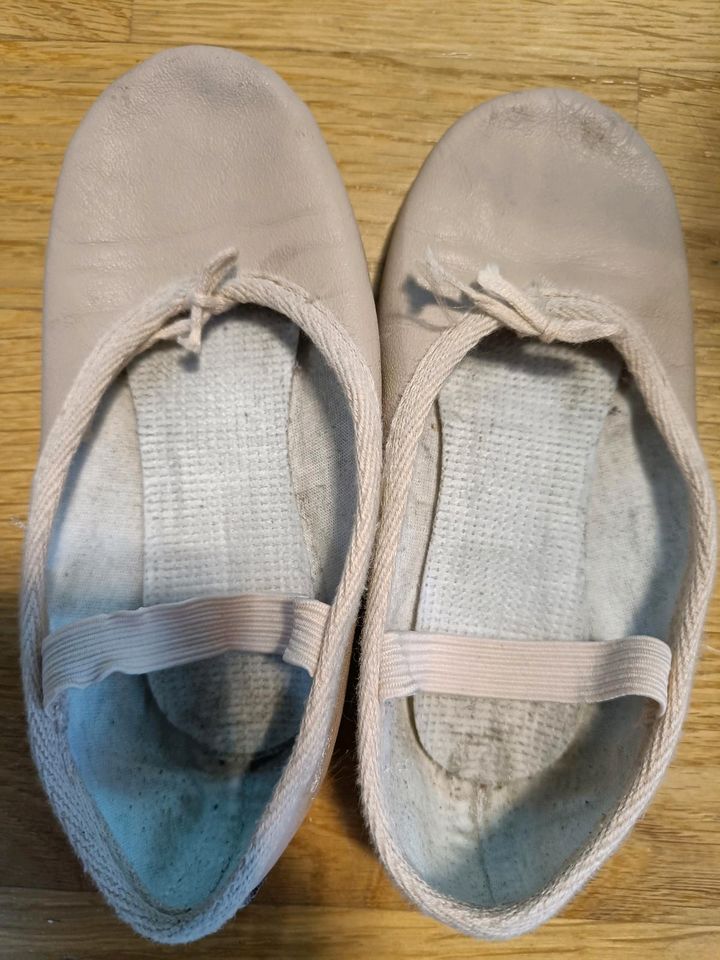 RV Ballettschuhe Schläppchen Tanzschuhe gr.29 in Grasbrunn