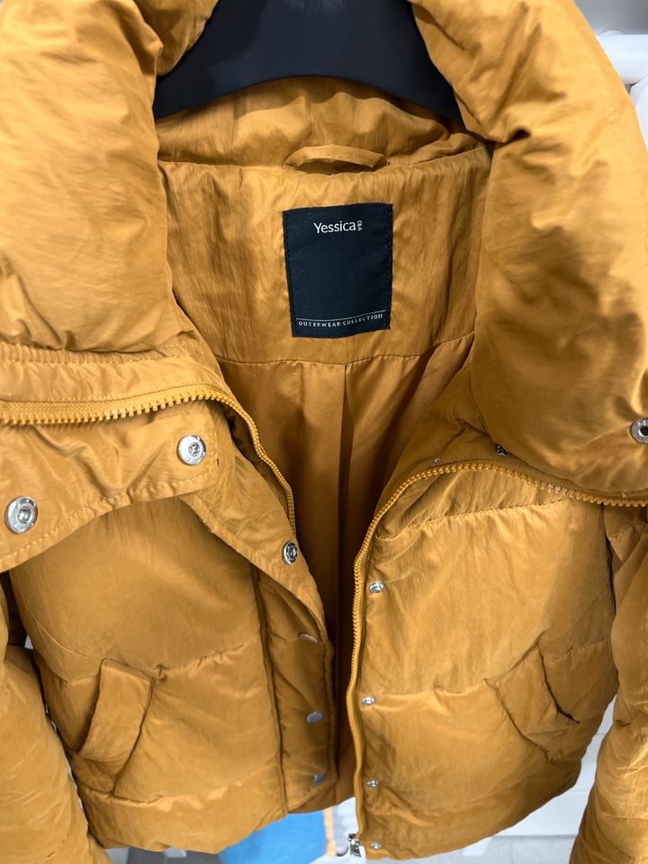 Winterjacke/ Daunenjacke/ Steppjacke Gr. 36/38 in Roding