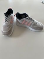 Adidas Turnschuhe Mädchen Gr. 27 Baden-Württemberg - Wolpertswende Vorschau