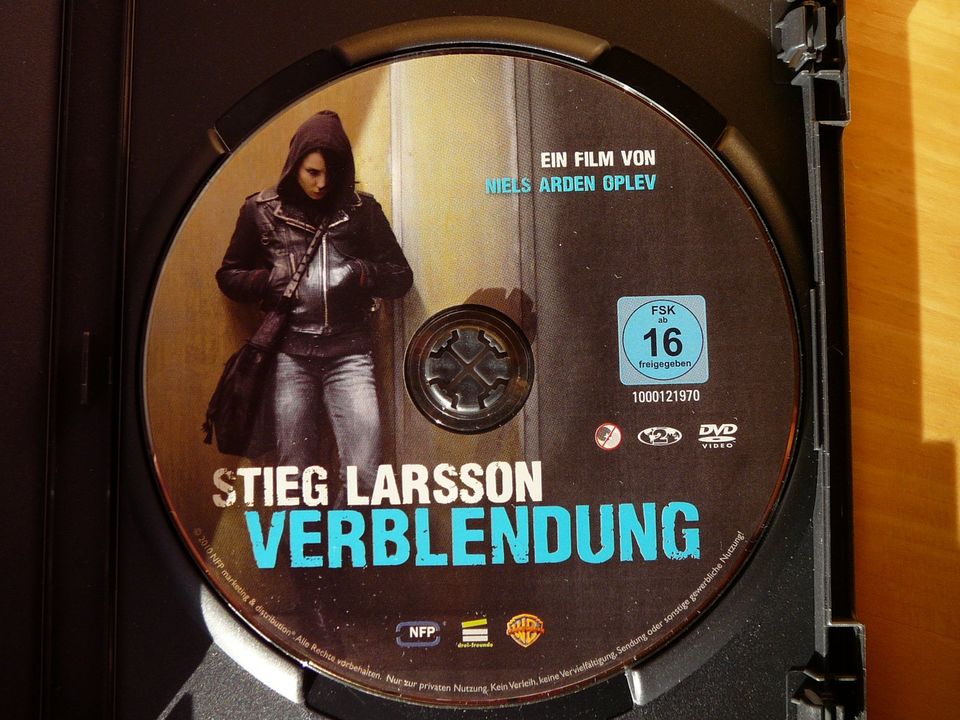 Thriller Stieg Larsson Verblendung Buch + Film DVD in Pfarrweisach