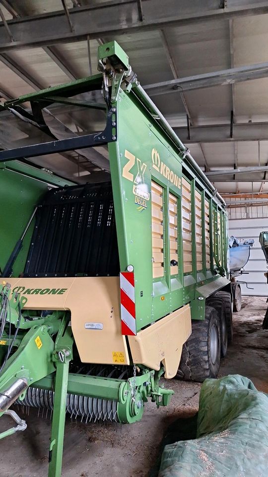 Krone ZX 470 GD Tridem Ladewagen in Hof (Saale)