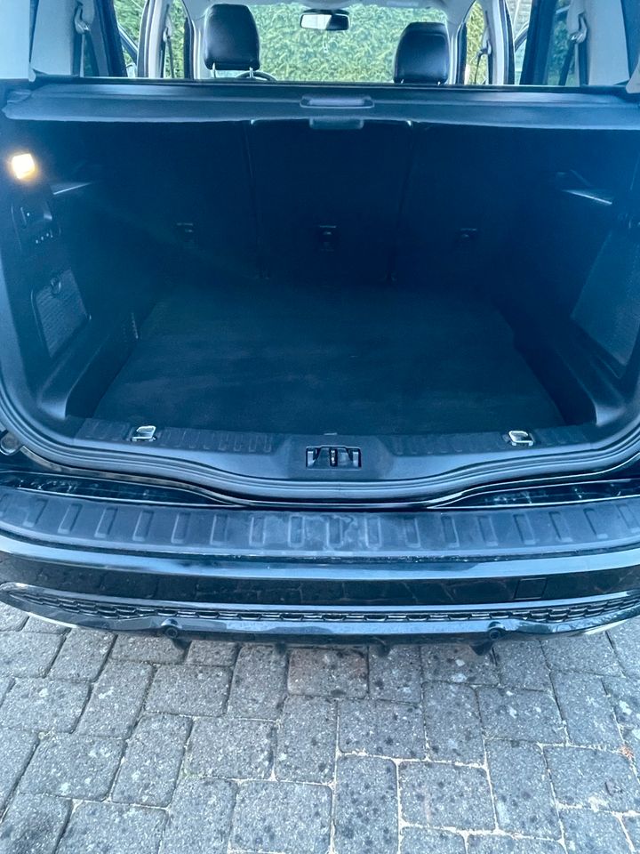 Ford S-Max 2.0 TDCI Sport Titanium Vollauslastung in Bad Oeynhausen