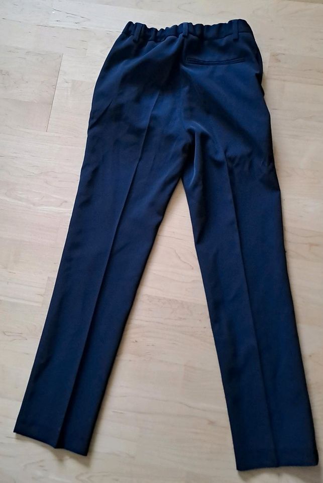 Anzug dunkelblau 152/158 Stretch c&a, 1x getragen, wie neu in Schwalbach