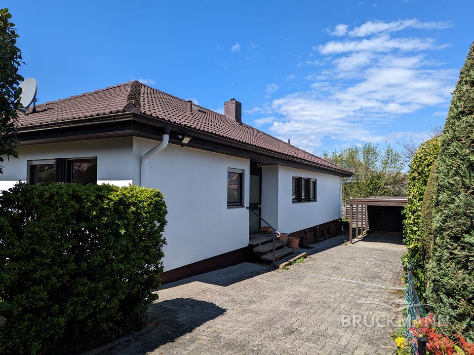 Schöner (uneinsehbarer) Bungalow zum Wohlfühlen mit tollem Grundriss & Garten in Westausrichtung! in Weisenheim am Berg