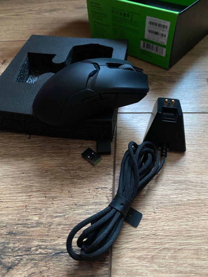 Razer Viper Ultimate mit Ladestation in Goslar