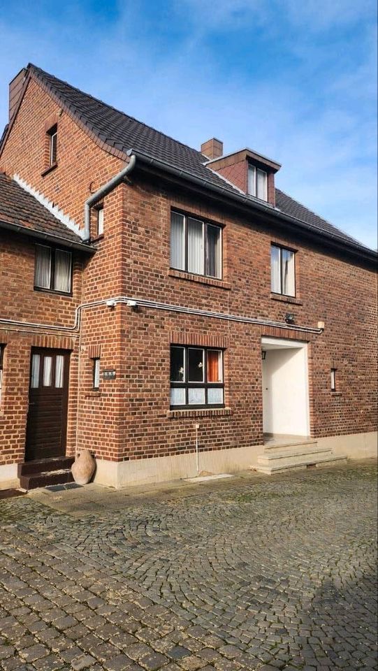 Ehemaliger Bauernhof mit Wohnhaus-Scheune-Stallungen-Remise + 513qm erschlossenes Bauland mitten in Birkesdorf in Düren