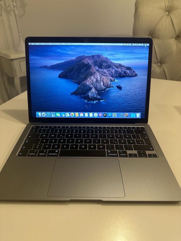 13“ MacBook Air 256GB in Lage