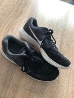 Nike Turnschuhe Größe 40,5 Niedersachsen - Otterndorf Vorschau