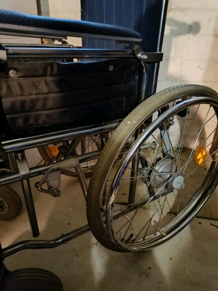 Rollstuhl (in Hamburg) hat leider einen Platten in Kiel