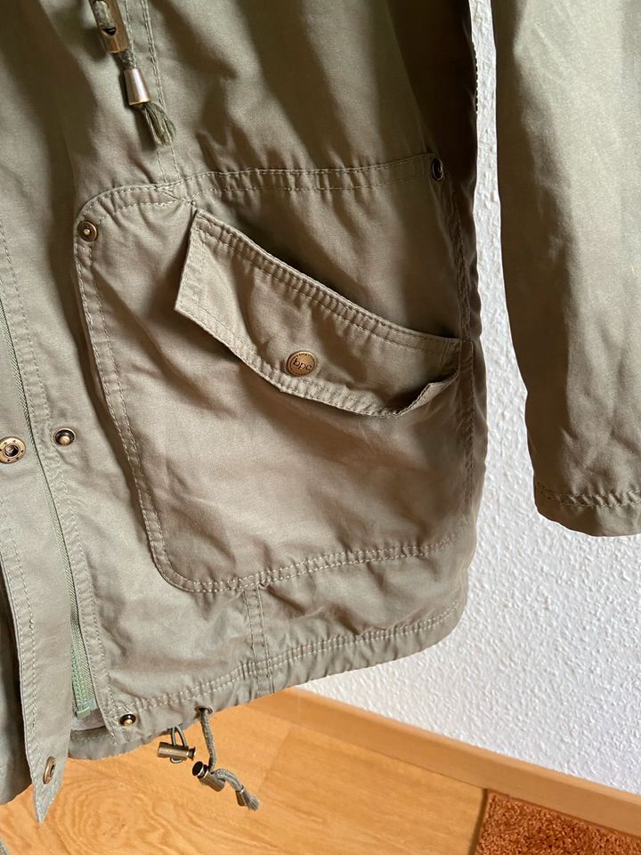 Tragejacke Umstandsjacke Größe 36 Bonprix Khaki/Oliv in Ottersberg