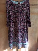 Elegantes Kleid von Montego in Größe 48 in rot-schwarz-gemustert Hessen - Bad Homburg Vorschau