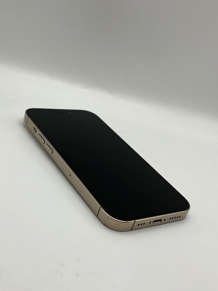 Apple iPhone 14 Pro / 256GB / + Zubehör in Neumünster