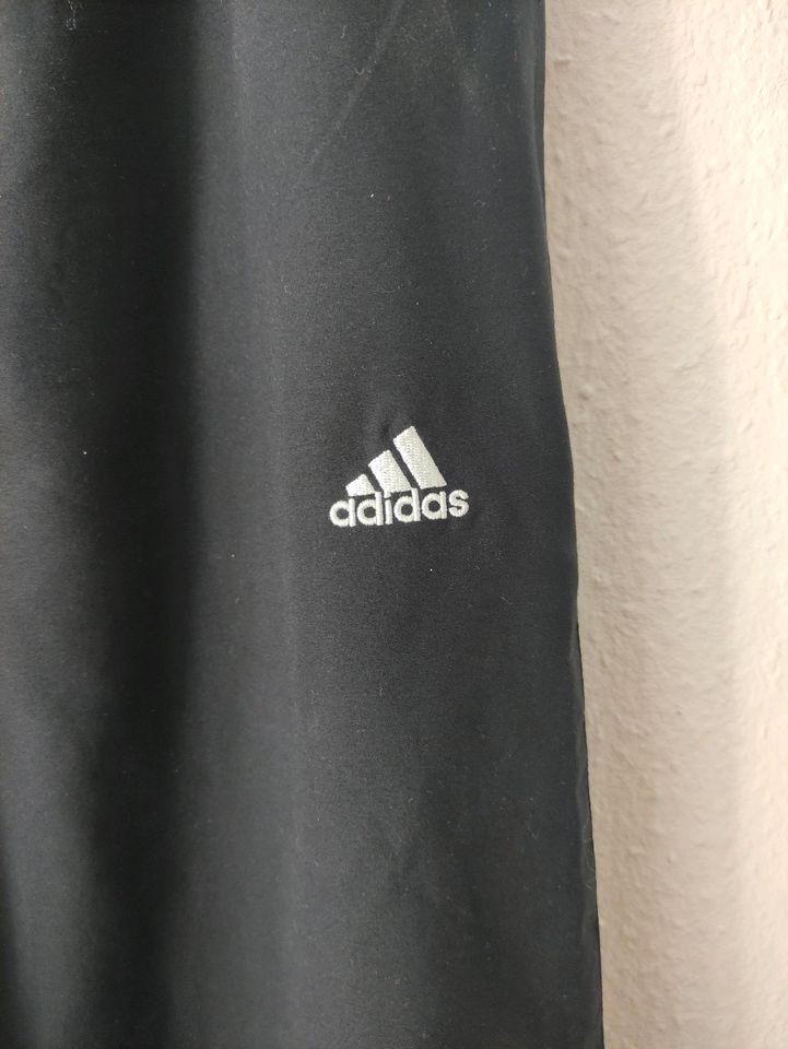 Adidas Herren Trainingshose in Leinfelden-Echterdingen