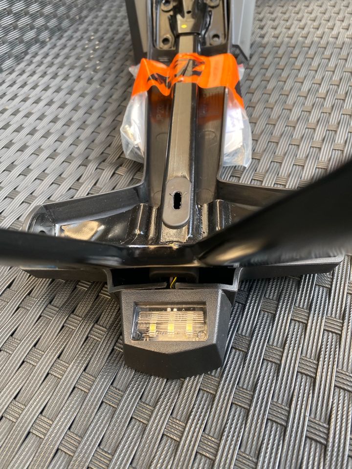 Kennzeichenhalter Fender  Ktm Duke 125 Bj 2022 Neu in Bonn