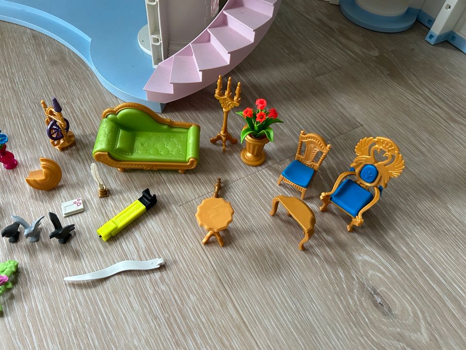 Playmobil Schloss 6848 Set Märchenschloss Spielzeug in Neuhof