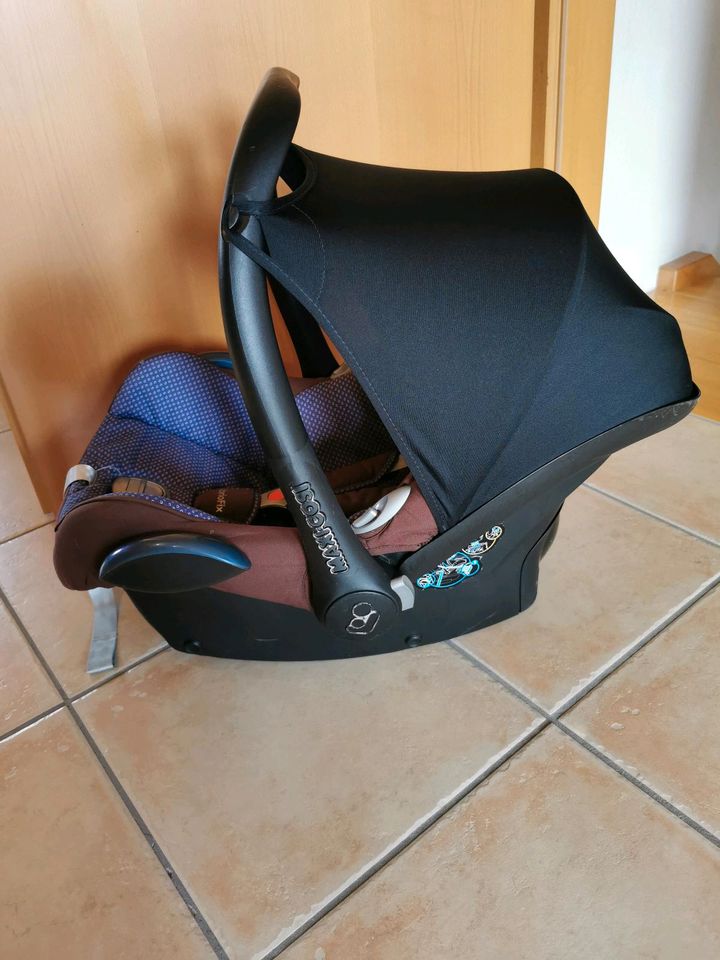 Maxi Cosi Cabrio fix mit Neugeboreneneinsatz in Buchen (Odenwald)