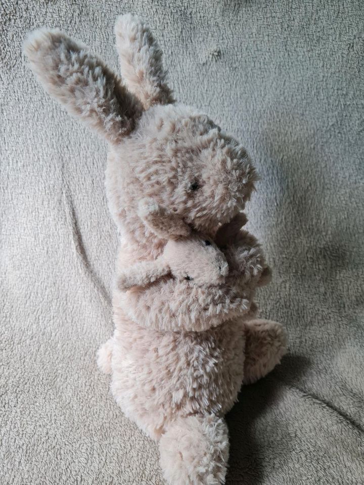 Jellycat Huddles Bunny in Freising