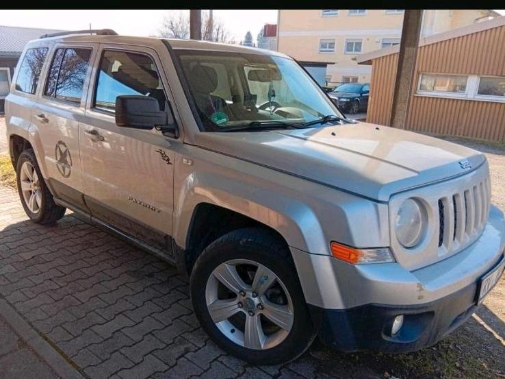 Abbildung des Autos jeep Patriot 4x4