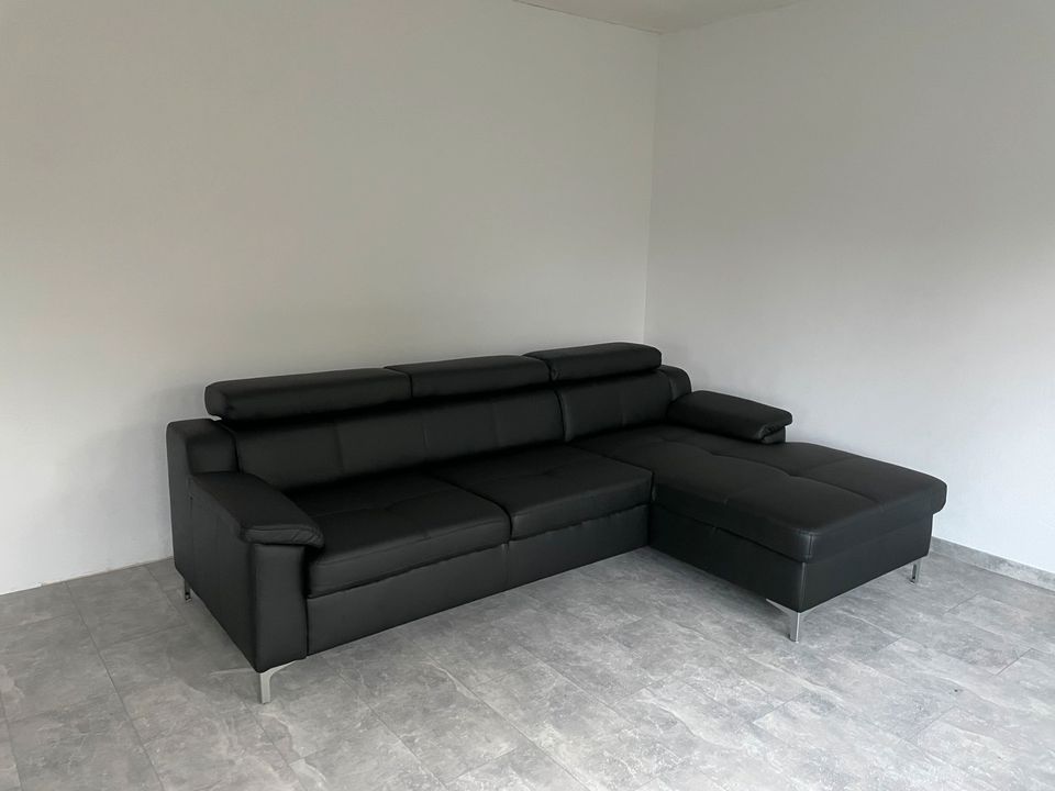 Ecksofa schwarz, Kunstleder (254cm x 97cm x 98cm) in Zweibrücken