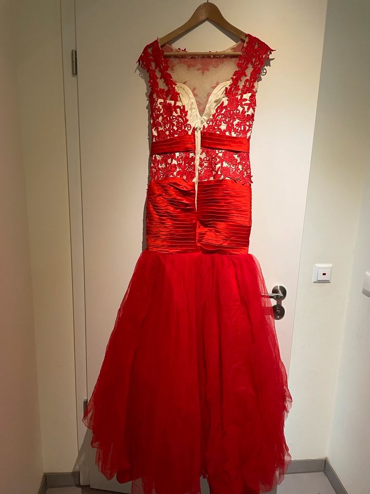 Ballkleid, Abendkleid rot von Sunvary Gr 36 in Dresden