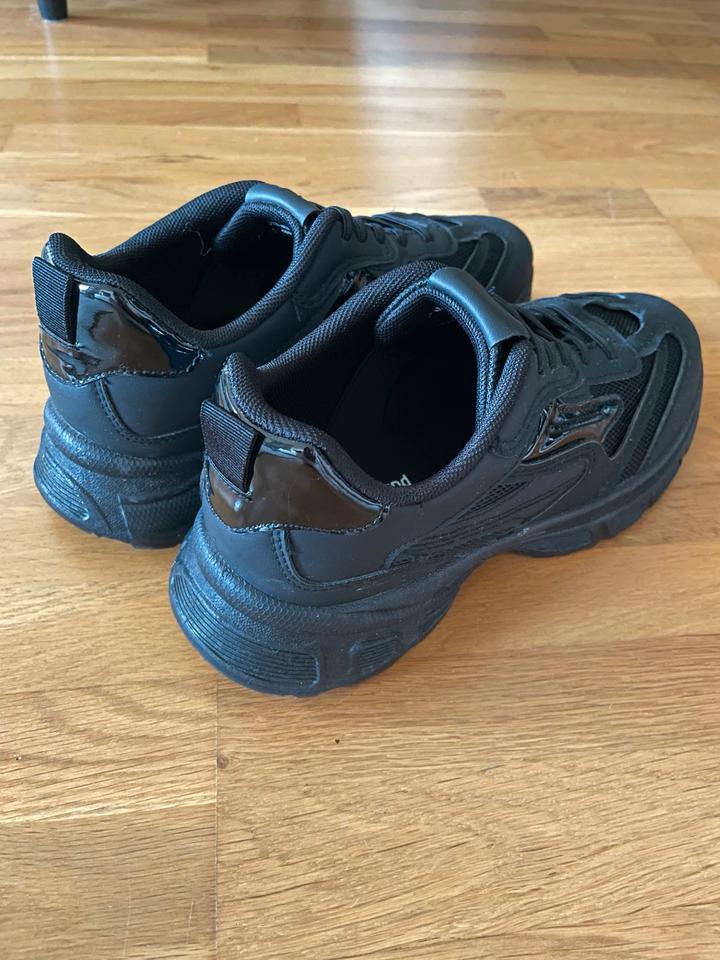 1x getragene Sneaker Graceland Gr. 40 schwarz Sportschuhe in Mühltal 