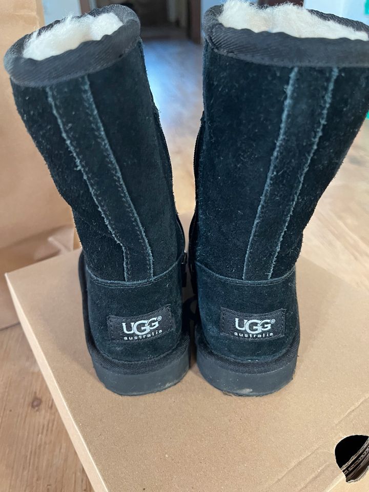 UGG Boots Lil Sunshine schwarz Gr. 27 Kinder Stiefel Winter in Hebertshausen