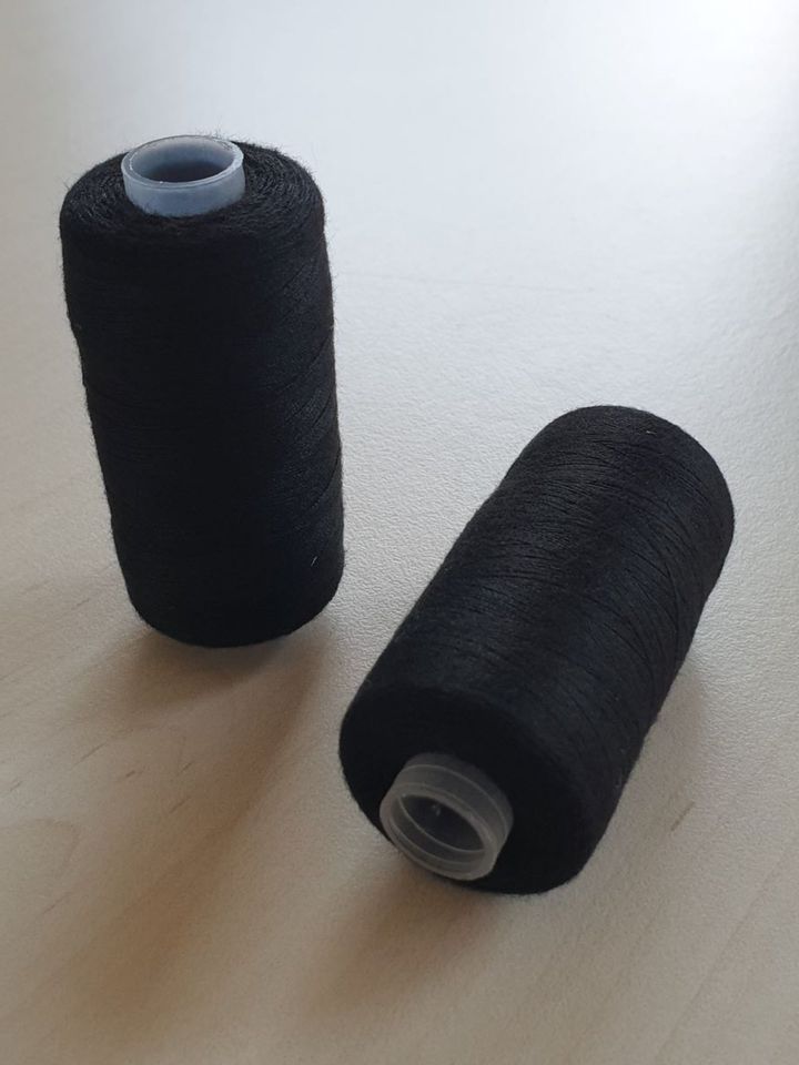 Nähgarn 2 Spulen schwarz je 500 Meter Neu Polyester Garn Nähen in Erkelenz