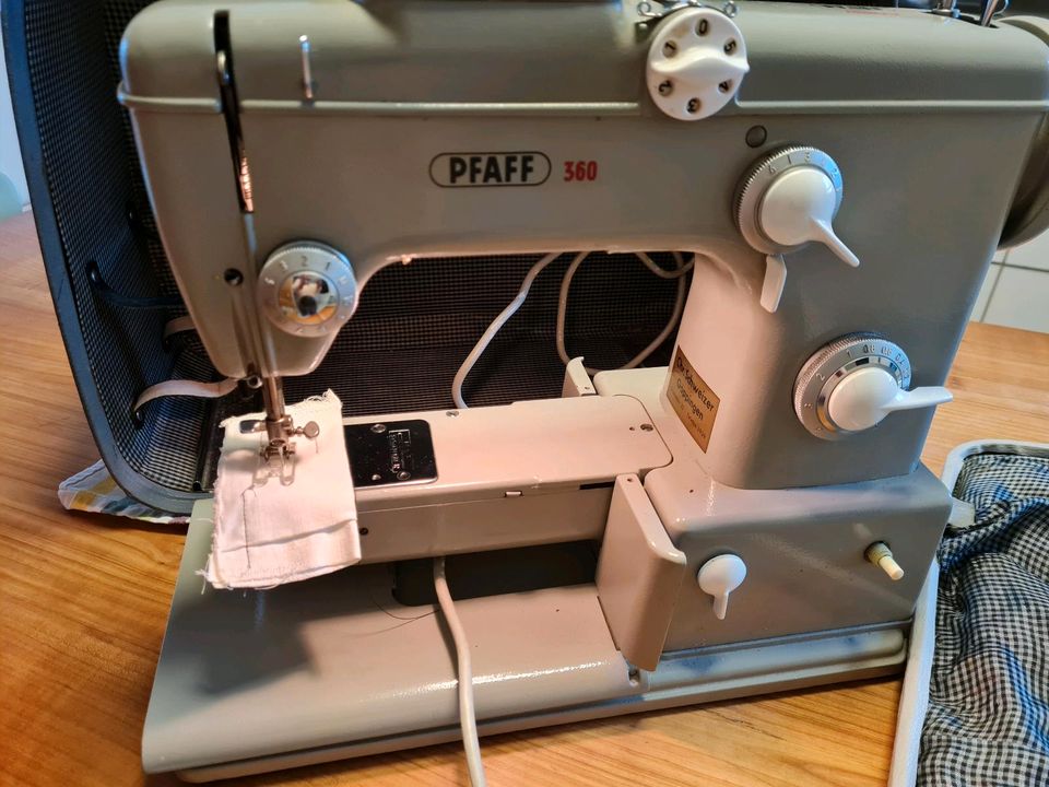 Pfaff 360 automatic Nähmaschine in Dürnau