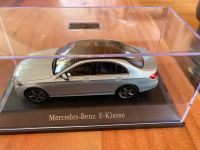 Modellauto Mercedes Benz E-Klasse silberfarbig Niedersachsen - Scheeßel Vorschau