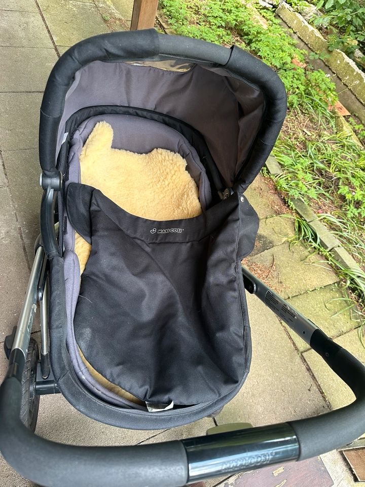 Maxi Cosi Kinderwagen mit Isofix Station und Zubehör in Rheinberg