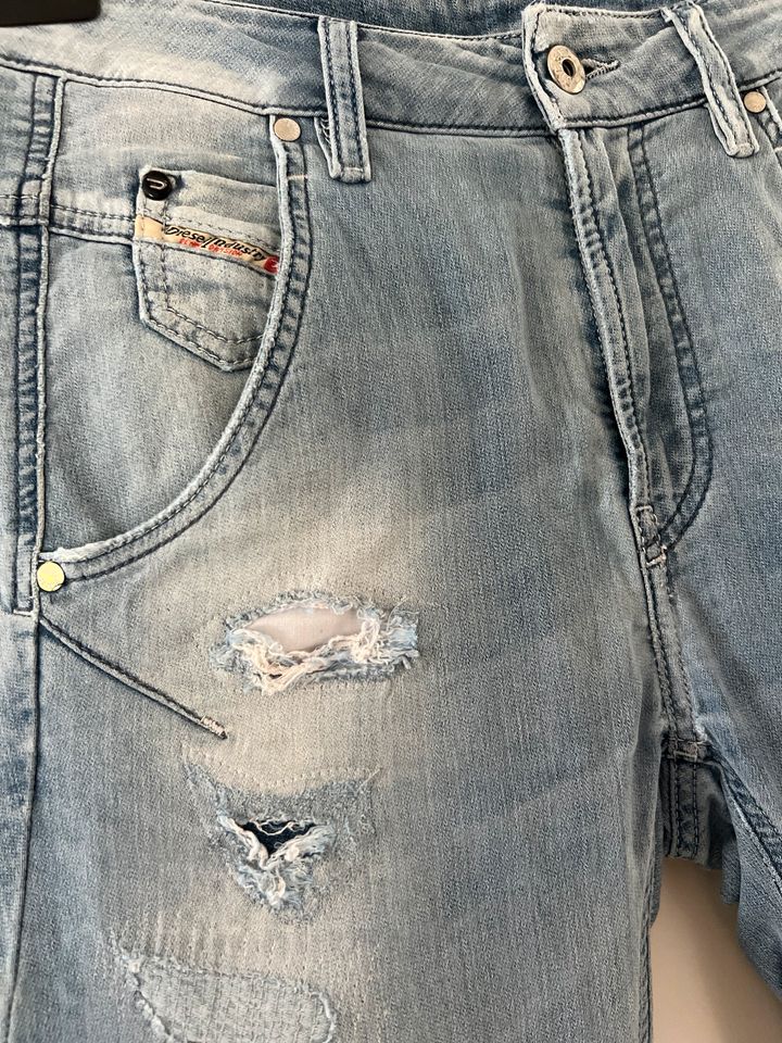 Diesel Fayza Jeans hellblau W25 in Rösrath