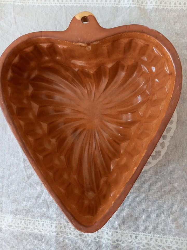 Kuchenform Herz aus Keramik in Schüller