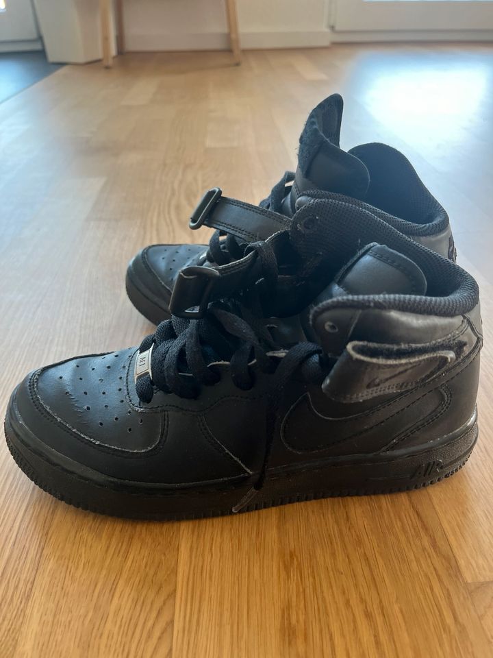 Nike Air Force 1 ‚07 Mid Größe 37,5 in Schwaikheim