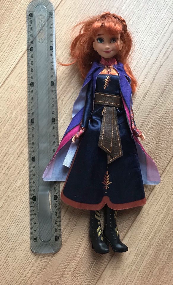 Hasbro  Disney Frozen 2 Anna Puppe, singt und leuchtet in Ehlscheid