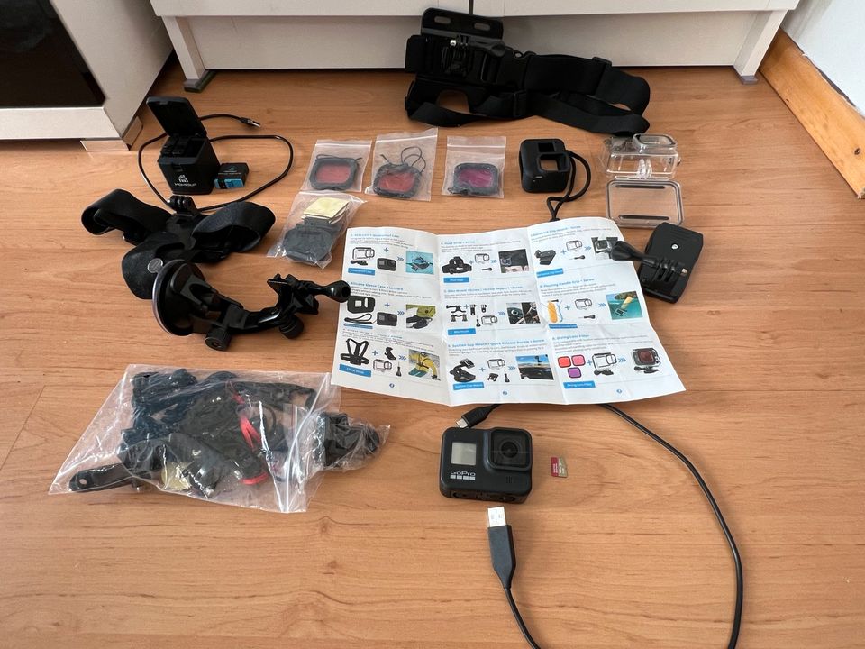 GoPro Hero 8 inkl 128 GB Speicherkarte und viel Zubehör in Kirchheim am Neckar