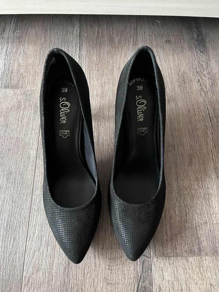 NEU Damen Pumps S.Oliver schwarz High Heels Pfennigabsatz Gr. 39 in Oberhausen