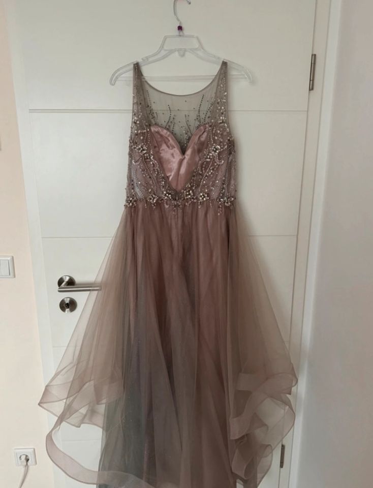 Abschlusskleid / Ballkleid von Unique in Größe 40 in Lage