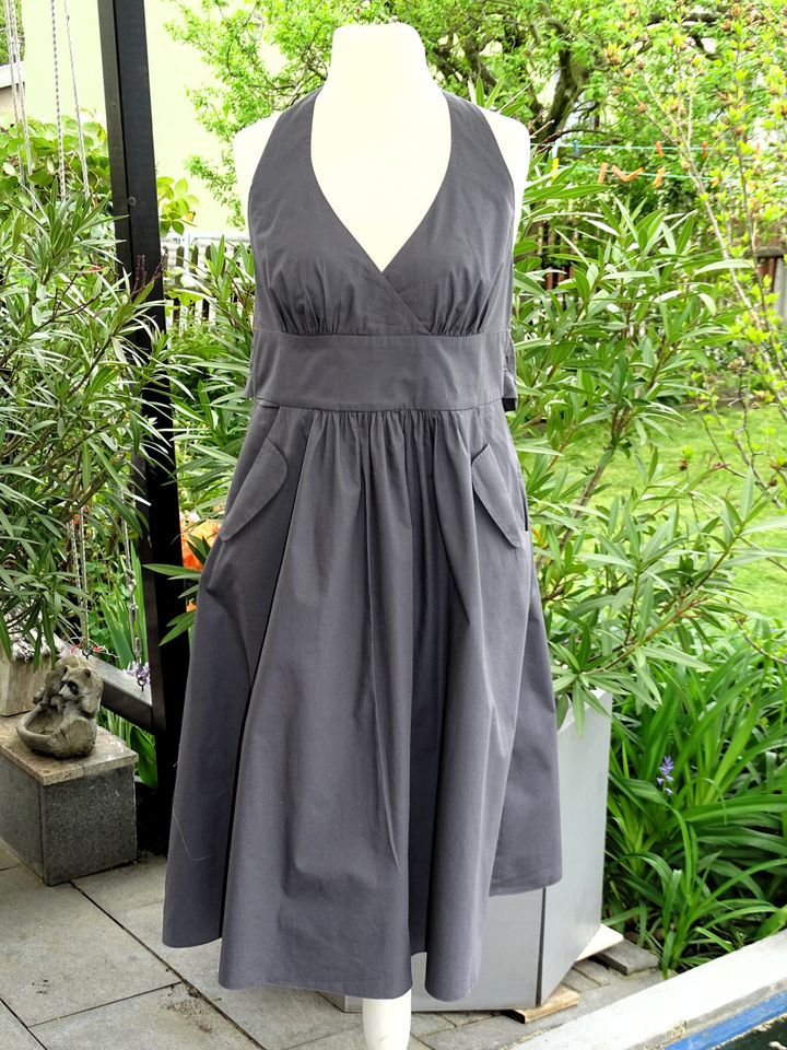 Schickes Kleid Gr. 40 grau Neckholder Marke Zero in Heidenau