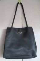 Vintage Prada Henkel-Tasche schwarz 30 cm breit, 31 cm hoch Nylon Nordrhein-Westfalen - Lemgo Vorschau
