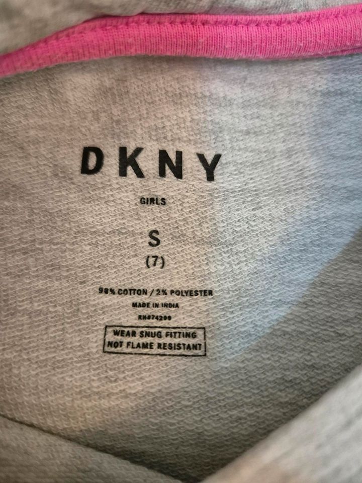 DKNY Mädchen Set Leggings und T-Shirt Gr. 122 in München