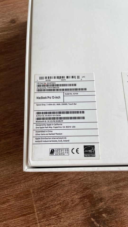 MacBook Pro 13“ 2019 /Space Grey/1.4GHz QC/8Gb/ 256 GB/Touch Bar in Düsseldorf