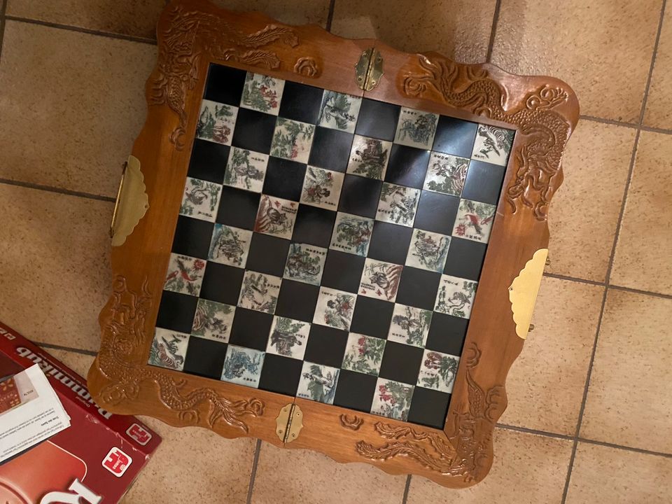 Chinesisches Schachspiel - sehr gut erhalten in Elsoff (Westerwald)