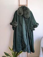 dunkelgrüner Vintage Winter Woll-Mantel Cape Poncho mit Fellbesat Berlin - Schöneberg Vorschau