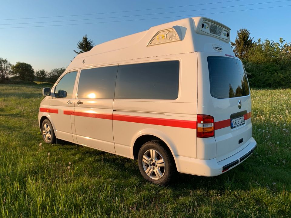 VW T5 117.000 km  3.200 kg, Norwegischer Krankenwagen 2.5 TDI in Regensburg