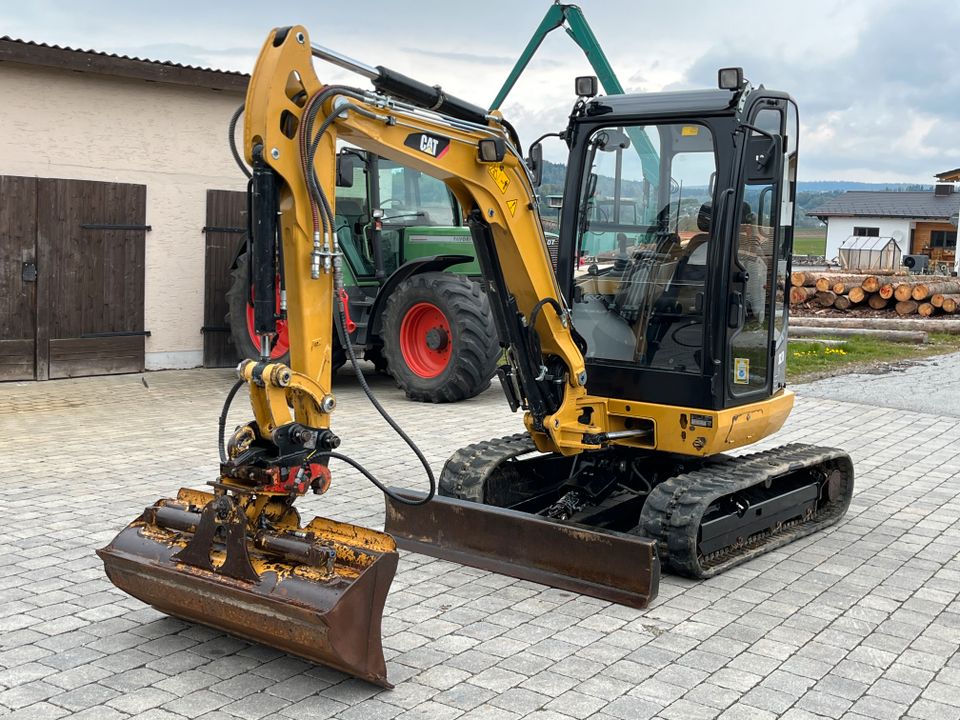 Minibagger, Bagger CAT 302.7D CR   (27500€netto) in Neureichenau