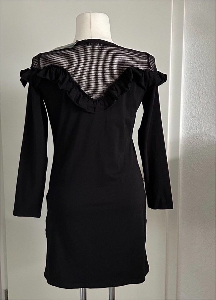 Schwarzes Kleid mit Rüschen mit Netz stretch Gr 42 XL in Nohra