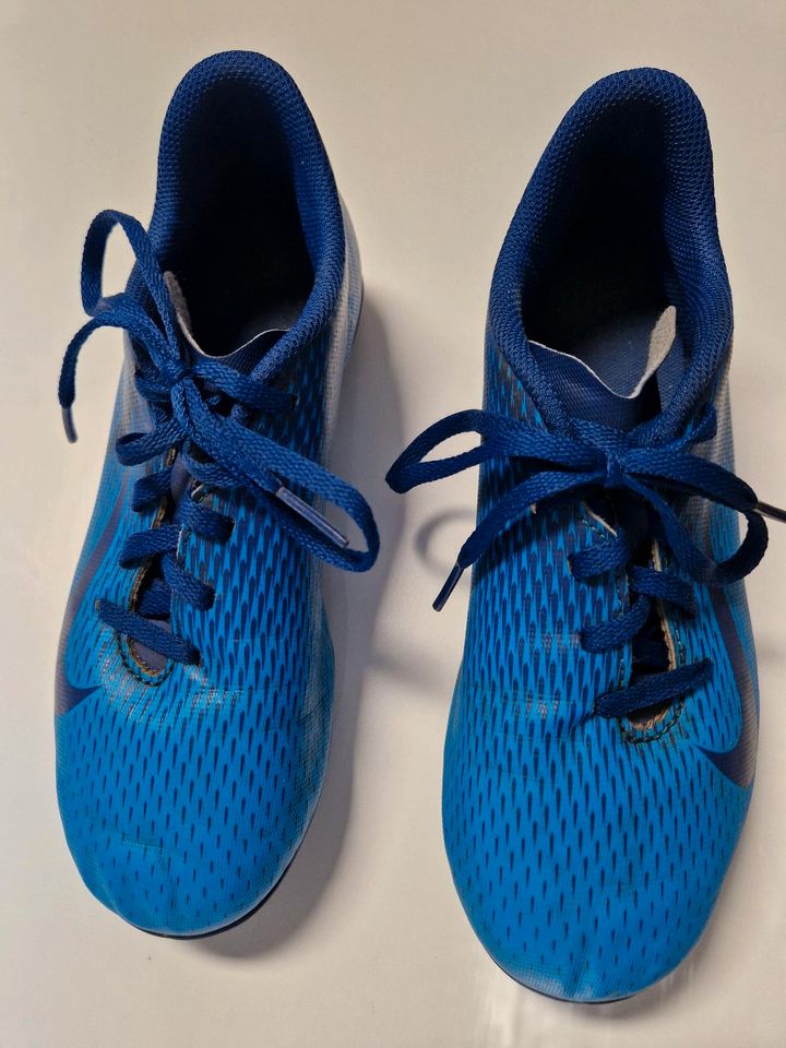 Fußballschuhe 36 blau Nike in Bispingen