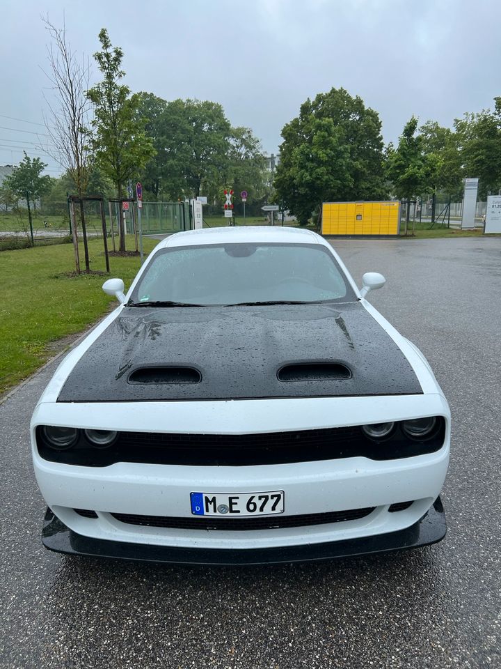 Dodge Challenger rt v8 hemi mieten ohne Kreditkarte ab 19 Jahren in München